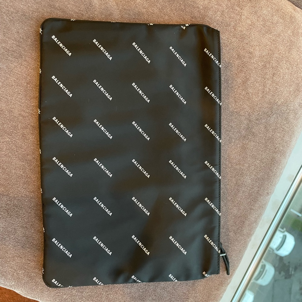 Balenciaga pochette